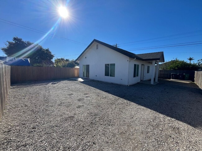 Building Photo - 449 Tognazzini Ave