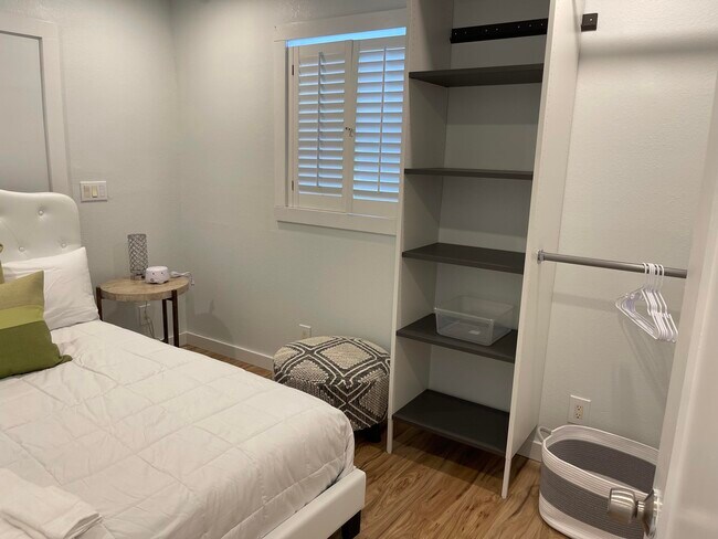 Building Photo - 196 SW Kanner Hwy