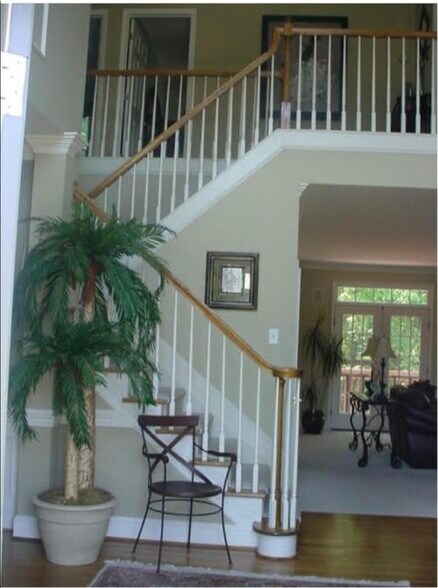 Building Photo - 3011 Peninsula Dr