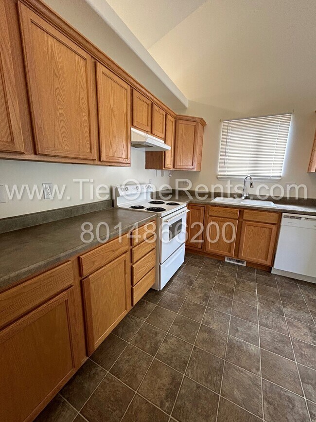 Building Photo - This property offers a NO DEPOSIT option a...