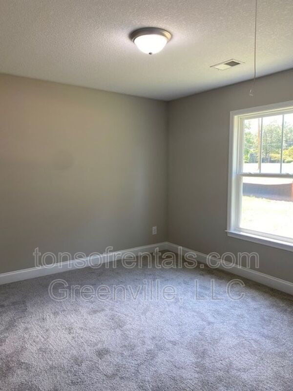 Building Photo - 182 Sherwood Dr