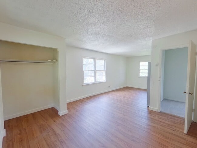 Building Photo - 2811 W 3rd St N