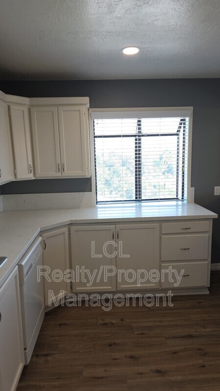 Building Photo - 33361 Gisborne St