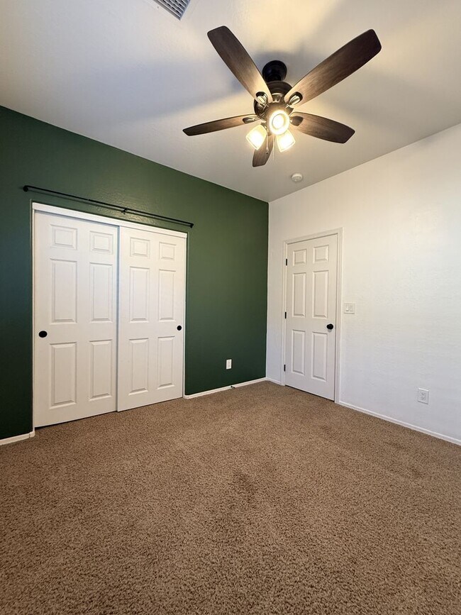 Building Photo - Adorable 3 Bedroom - 2 Bath - 2 Car Garage in Quailwood