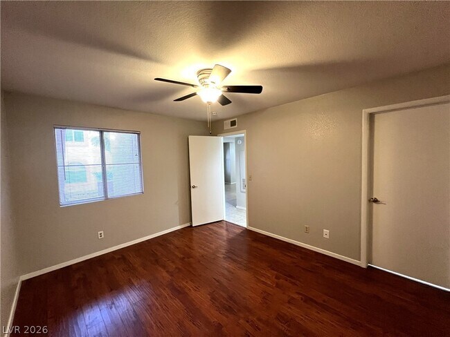 Building Photo - 7570 W Flamingo Rd