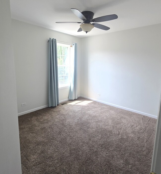 Building Photo - 1433 Deer Creek Ln