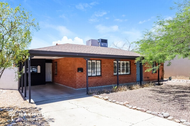 Building Photo - 2311 W Whitton Ave