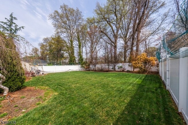 Building Photo - 74 Emerald Pl