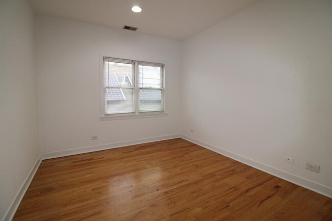 Building Photo - 2 bedroom in Chicago IL 60642