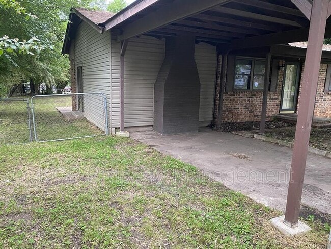 Building Photo - 1408 H St