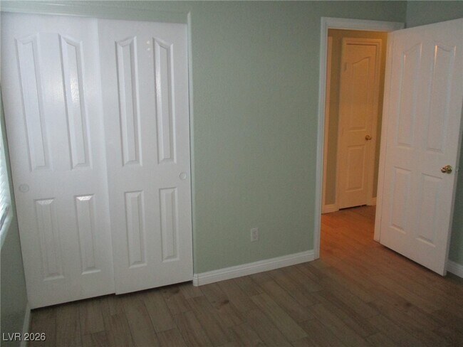 Building Photo - 1052 Country Skies Ave