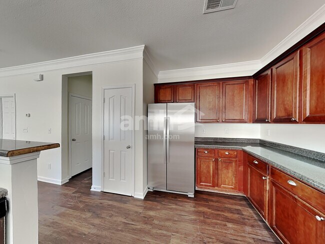 Building Photo - 625 Latimer Way