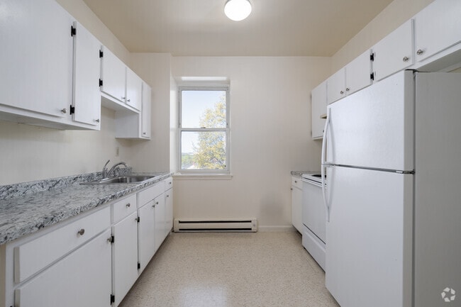 1BR, 1BA - 600SF - Kitchen - Palisades Apartments
