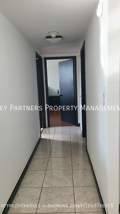 Building Photo - 2500 Parkview Dr