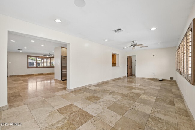 Building Photo - 6332 E Earll Dr