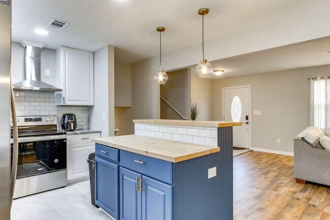 Building Photo - 3032 Biscayne Ct