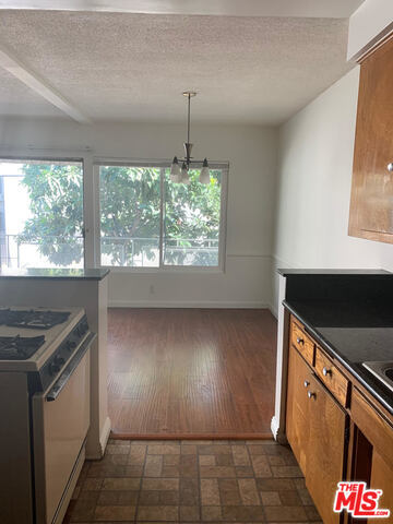 Building Photo - 832 S Gramercy Pl