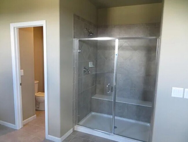 Building Photo - Large 5-Bed, 4-Bath Home in Kechter Farm Neighborhood - New Photos Coming Soon!