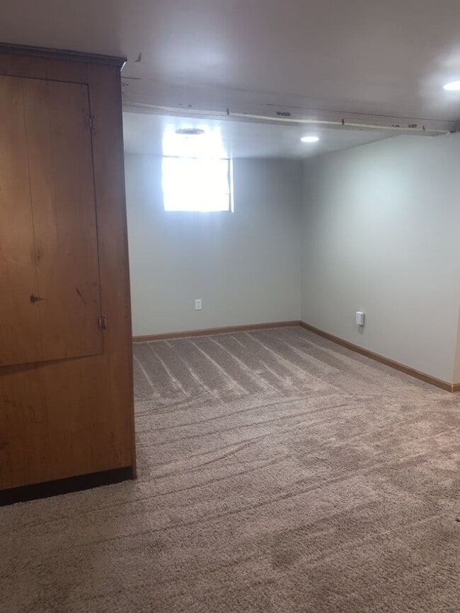 Building Photo - AVAILABLE NOW - 4 Bed, 2 Bath Chester Park...