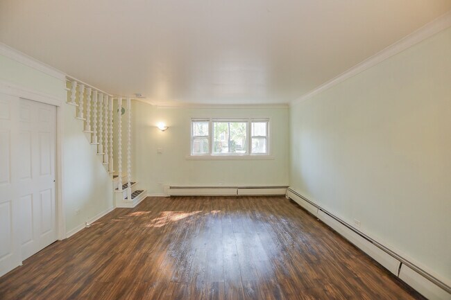 Building Photo - 3300 N Kildare Ave