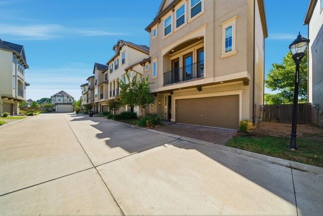 Building Photo - 4011 Centre Glen Dr