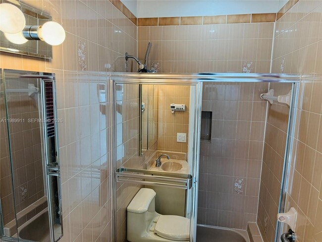 Building Photo - 706 W 40th Pl