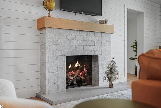 Building Photo - 7320 Peninsula Dr