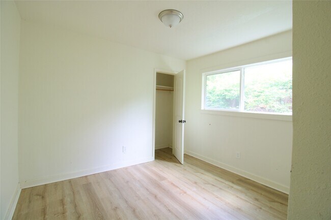 Building Photo - 9307 Linda Vista Rd