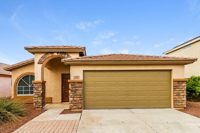 Building Photo - 1615 E Ash Ave