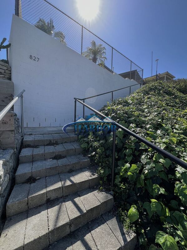 Building Photo - 827 W 22nd St