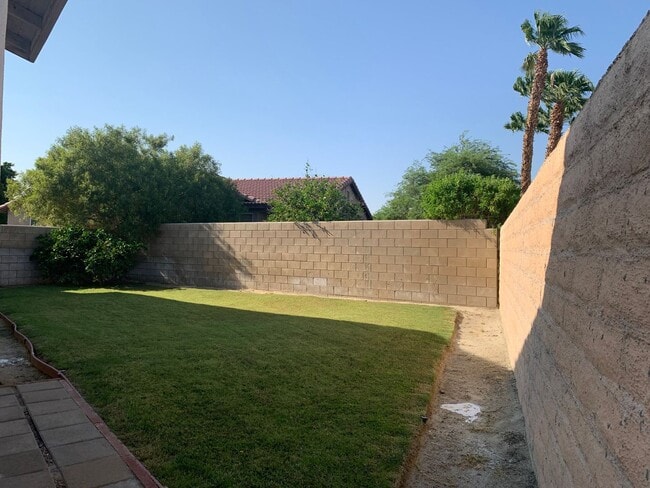 Building Photo - Lovely La Paloma Home For Lease