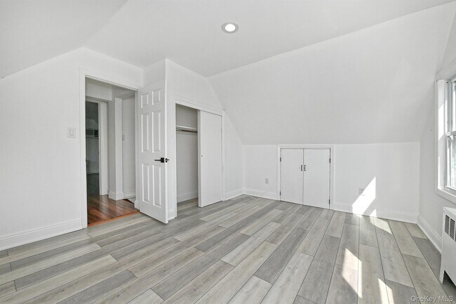 Building Photo - 33 Robin Ln