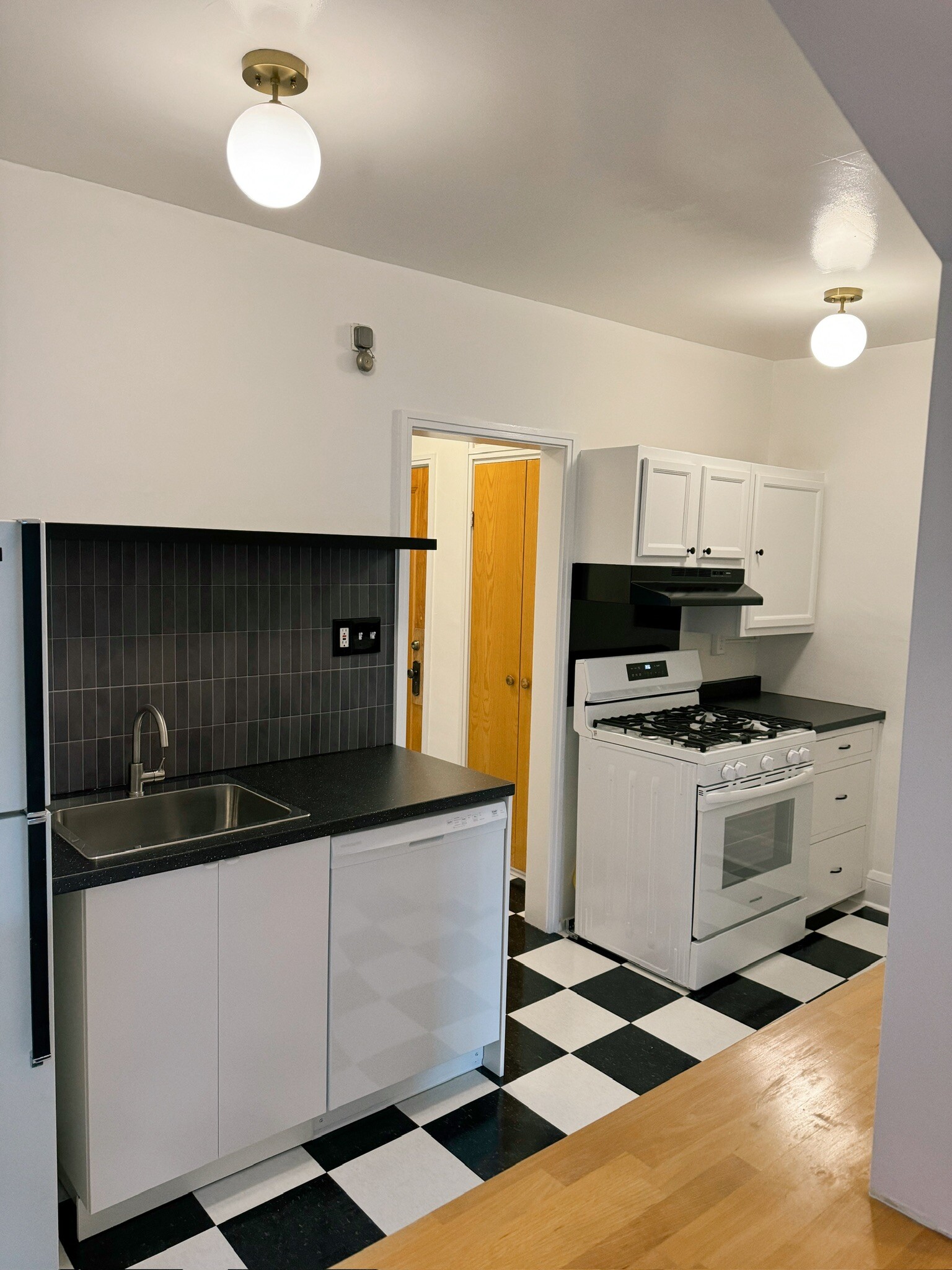 Building Photo - 3752 18th Ave S