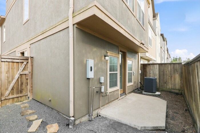 Building Photo - 2702 Church Wood Dr