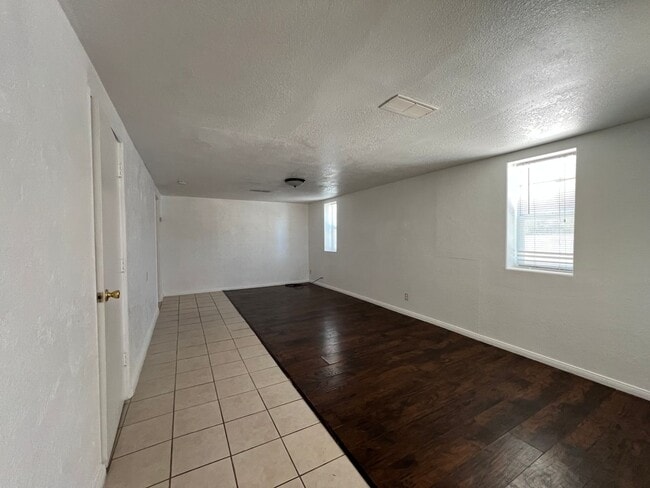 Building Photo - P026