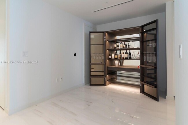 Building Photo - 300 Biscayne Blvd Way