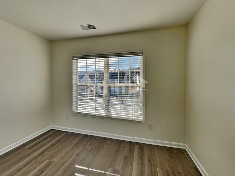 Building Photo - 1361 Pondhaven Dr