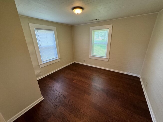 Building Photo - Updated 2/1 House in Old East Rome $995