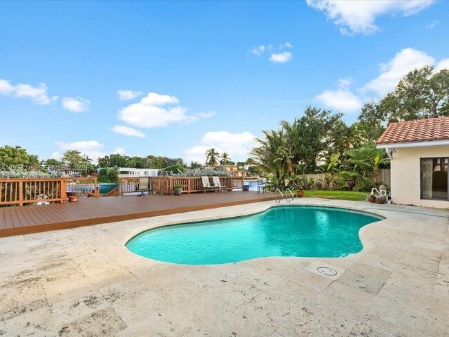 Building Photo - 21151 NE 22nd Ct