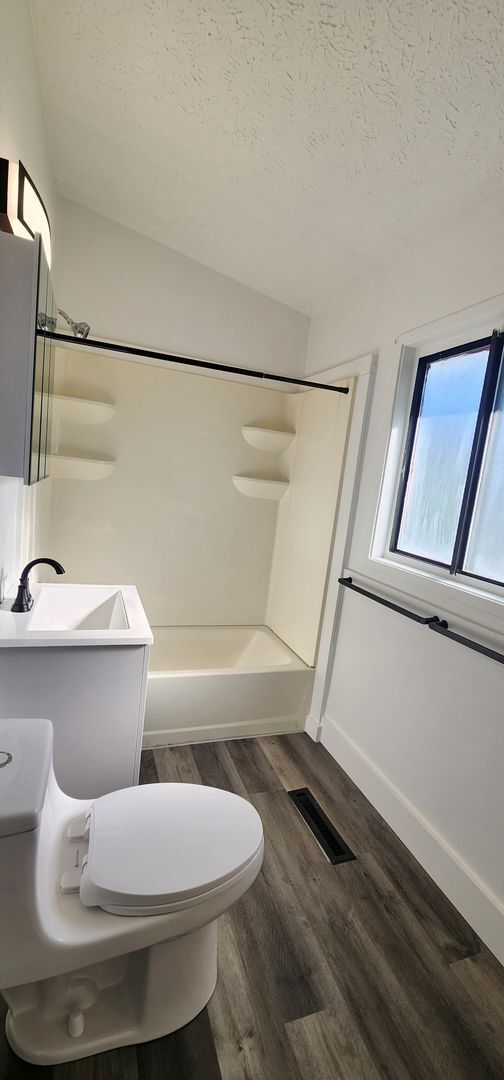 Building Photo - Finleyville 3 Bedroom 1.5 Bath Single Family Ranch Home