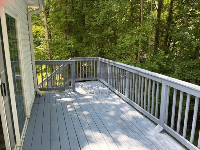 Building Photo - 3161 Glen Hollow Dr