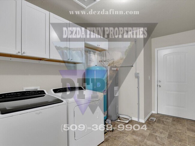 Building Photo - Country Living, Minutes to FAFB! 4 Bed, 2 ...