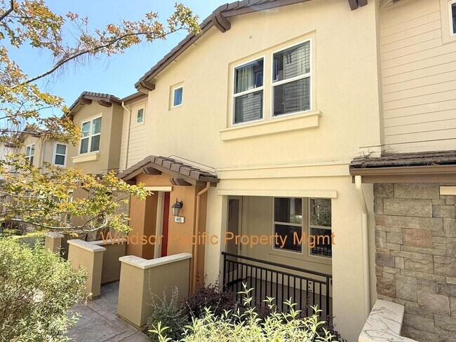 Building Photo - NEW PRICE ! Modern & Luxurious Ryan Terrac...