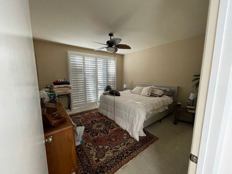 Room #2 with Private Bathroom - 141 Lake Shore Dr