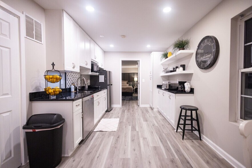 Building Photo - 9220 Weathersfield Dr