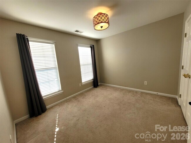 Building Photo - 2728 Sunberry Ln NW