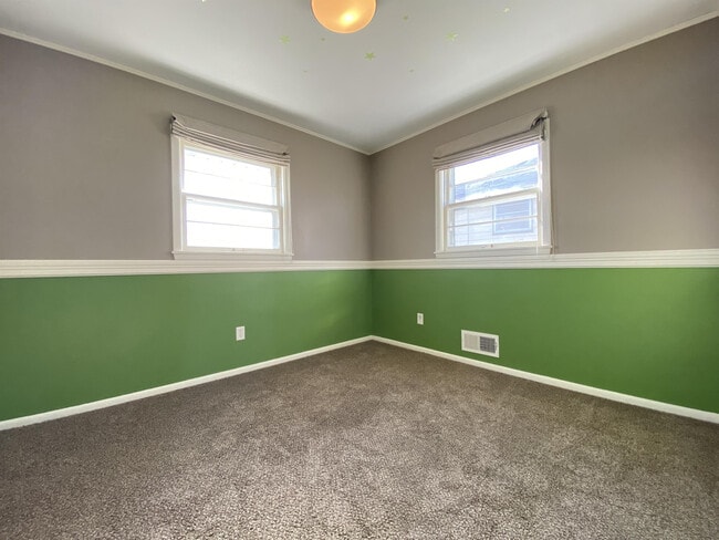 Building Photo - 2512 18th Ave NW