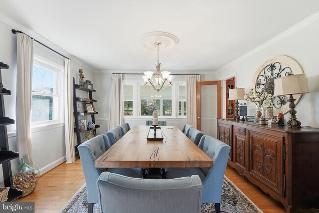 Building Photo - 7001 Arbor Ln