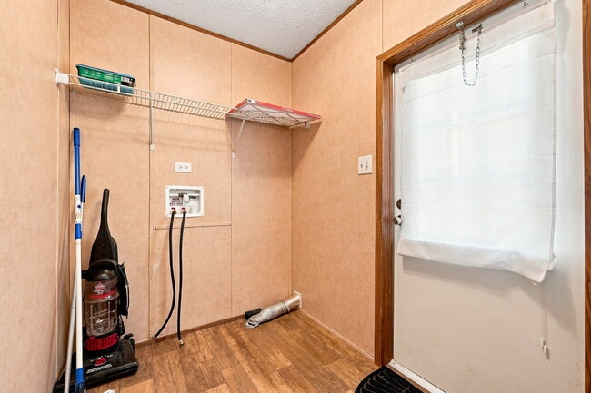 Building Photo - Spacious 3-Bedroom Rental on 1 Acre