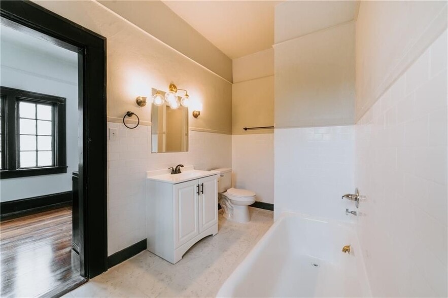 Building Photo - 207 Michigan Ave